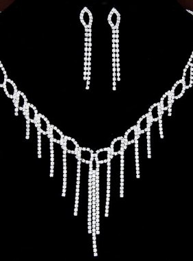 Set Amina Silver din Colectia de seturi JRV.ro