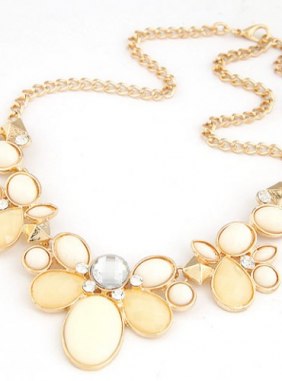 Colier Karlee Beige din Colectia de coliere JRV.ro