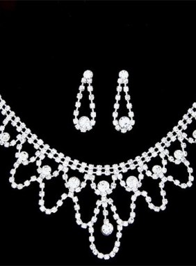 Set Averya Silver din Colectia de seturi JRV.ro