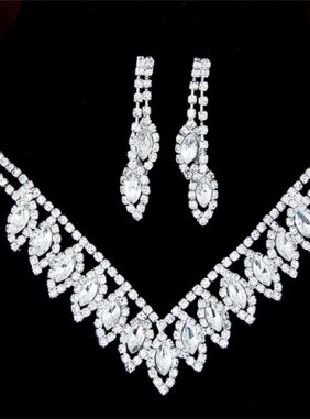 Set Alika Silver din Colectia de seturi JRV.ro