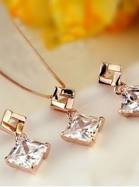 Set Alyce Gold din Colectia de seturi JRV.ro